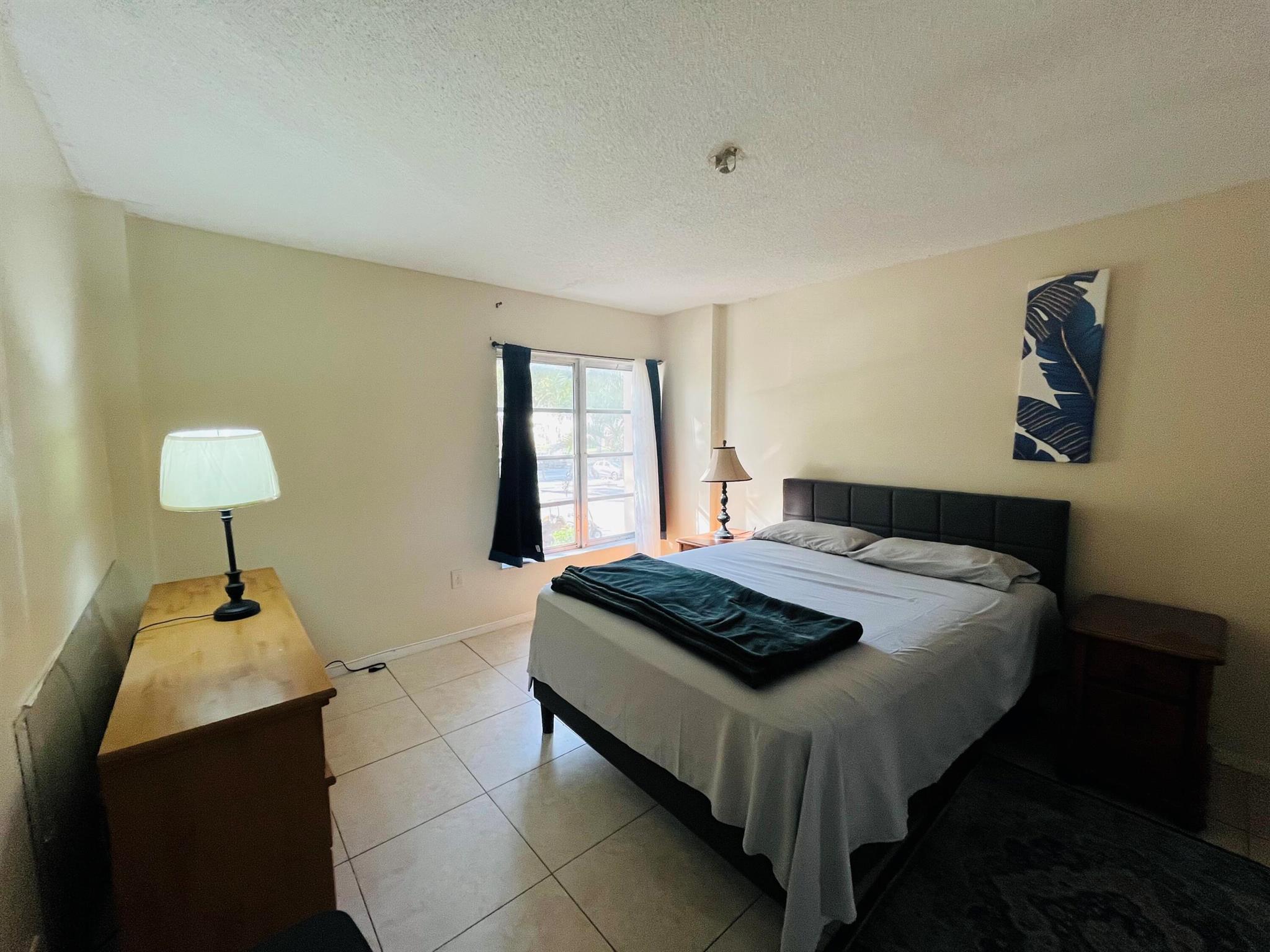 MANORS OF INVERRARY I-5 - Residential Lease