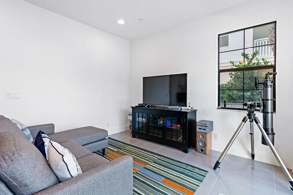 ALTON NEIGHBORHOOD 1 - Residential Lease