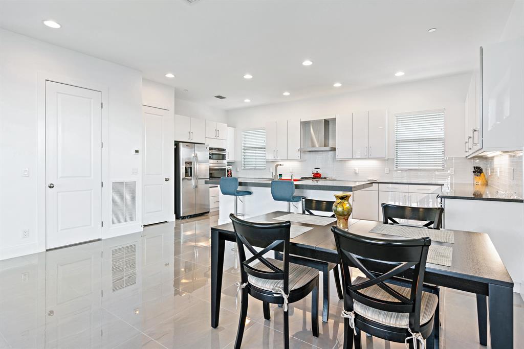 ALTON NEIGHBORHOOD 1 - Residential Lease