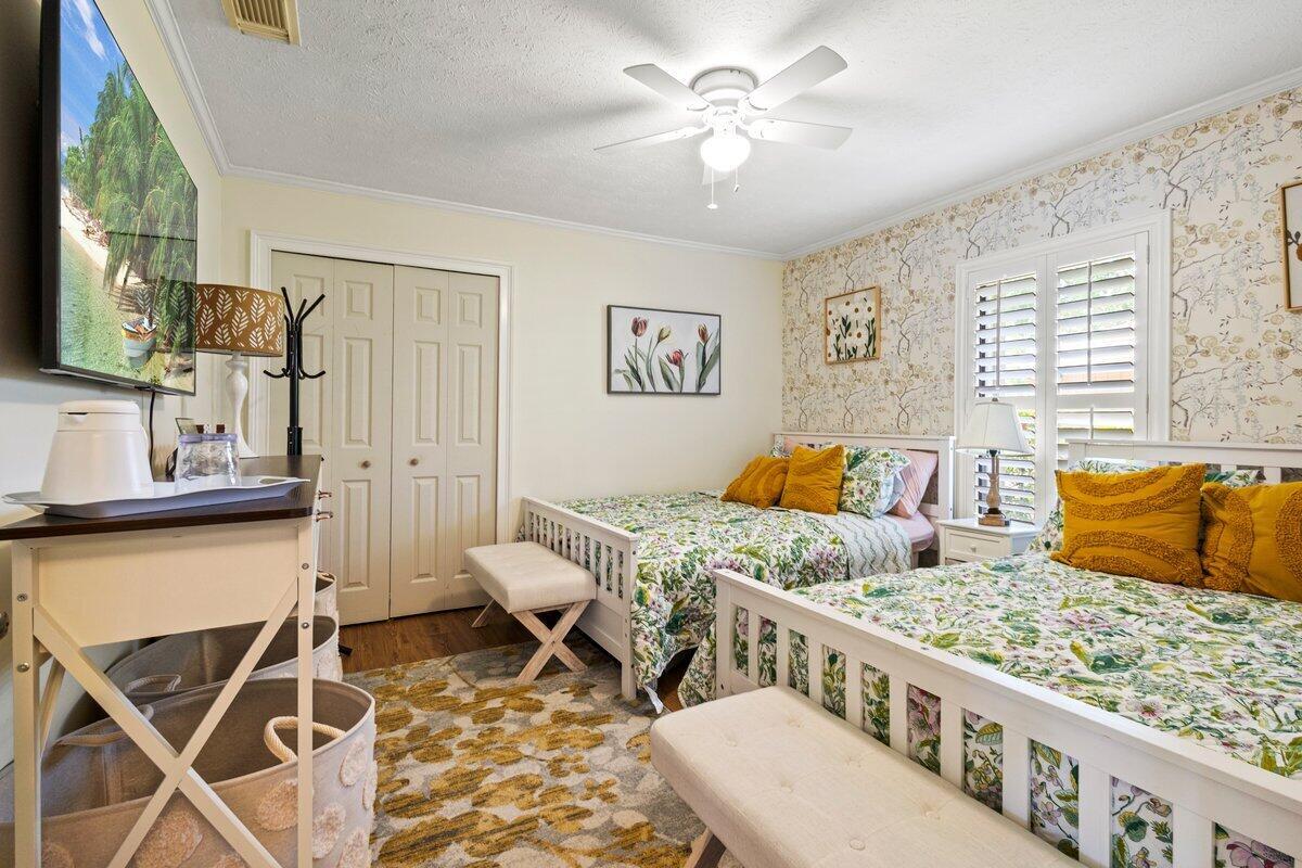 COUNTRY CLUB ESTATES - Residential