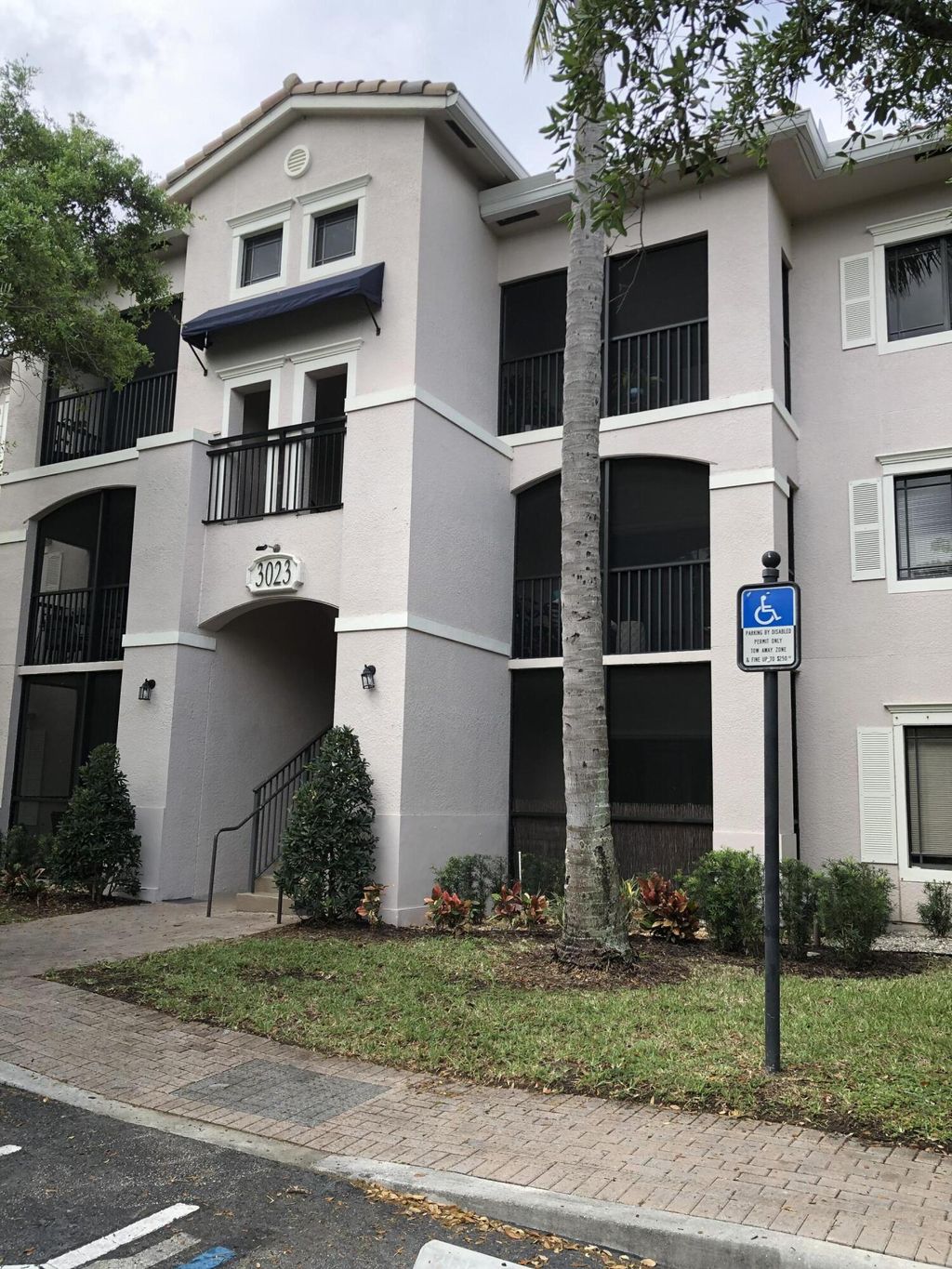 Photo of 3023 Alcazar Place #305, Palm Beach Gardens, FL 33410 (MLS # R11000336)