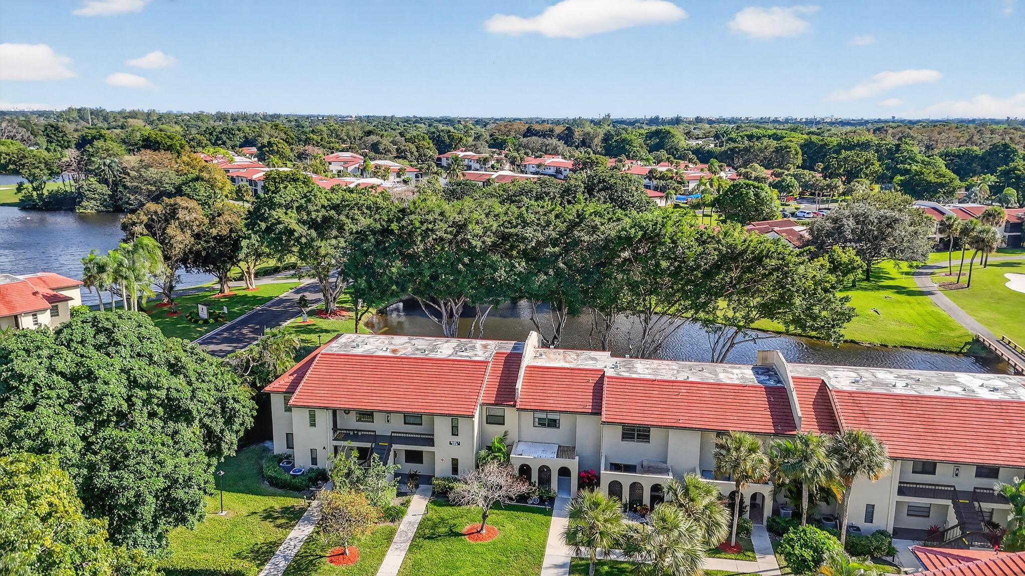 FAIRWAYS OF BOCA LAGO CON - Residential