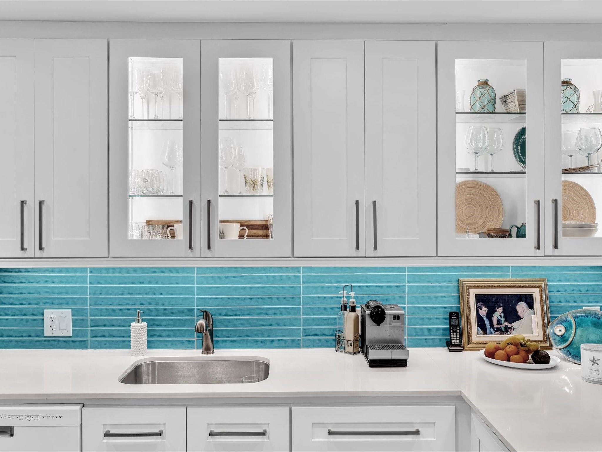 PENTHOUSE HIGHLANDS CONDO - Residential Lease