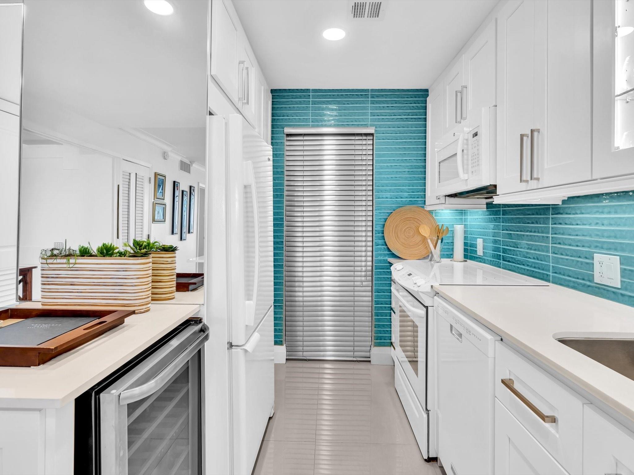 PENTHOUSE HIGHLANDS CONDO - Residential Lease