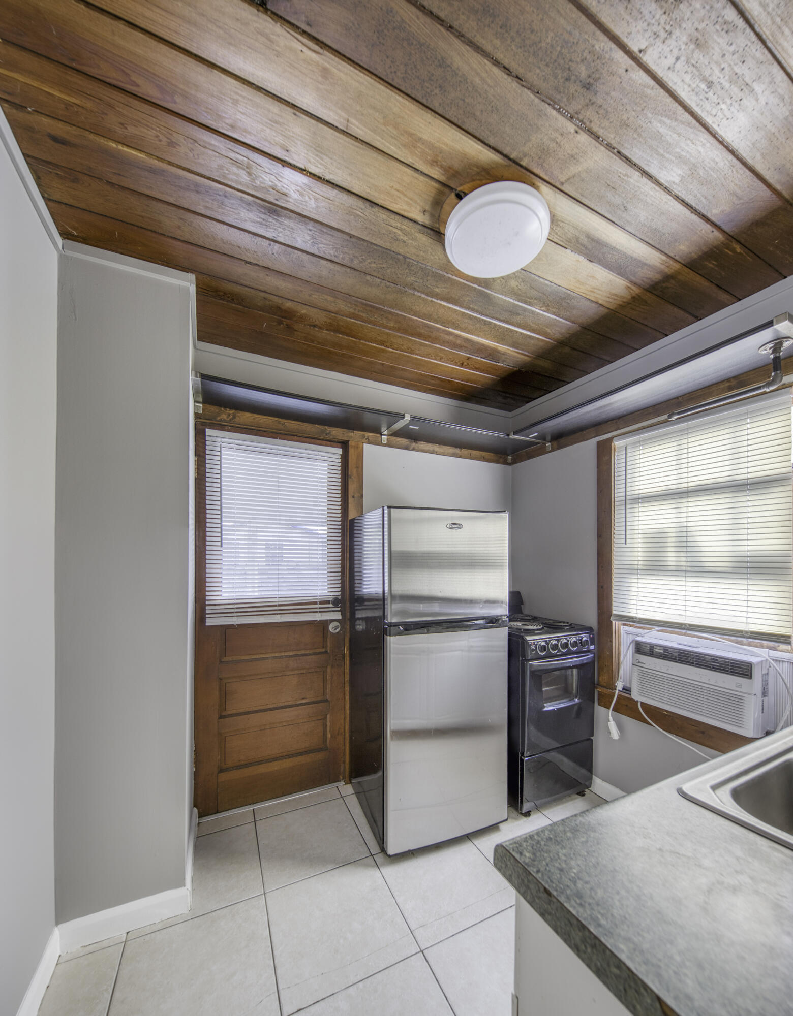 LAKE WORTH TOWN OF - Residential Lease