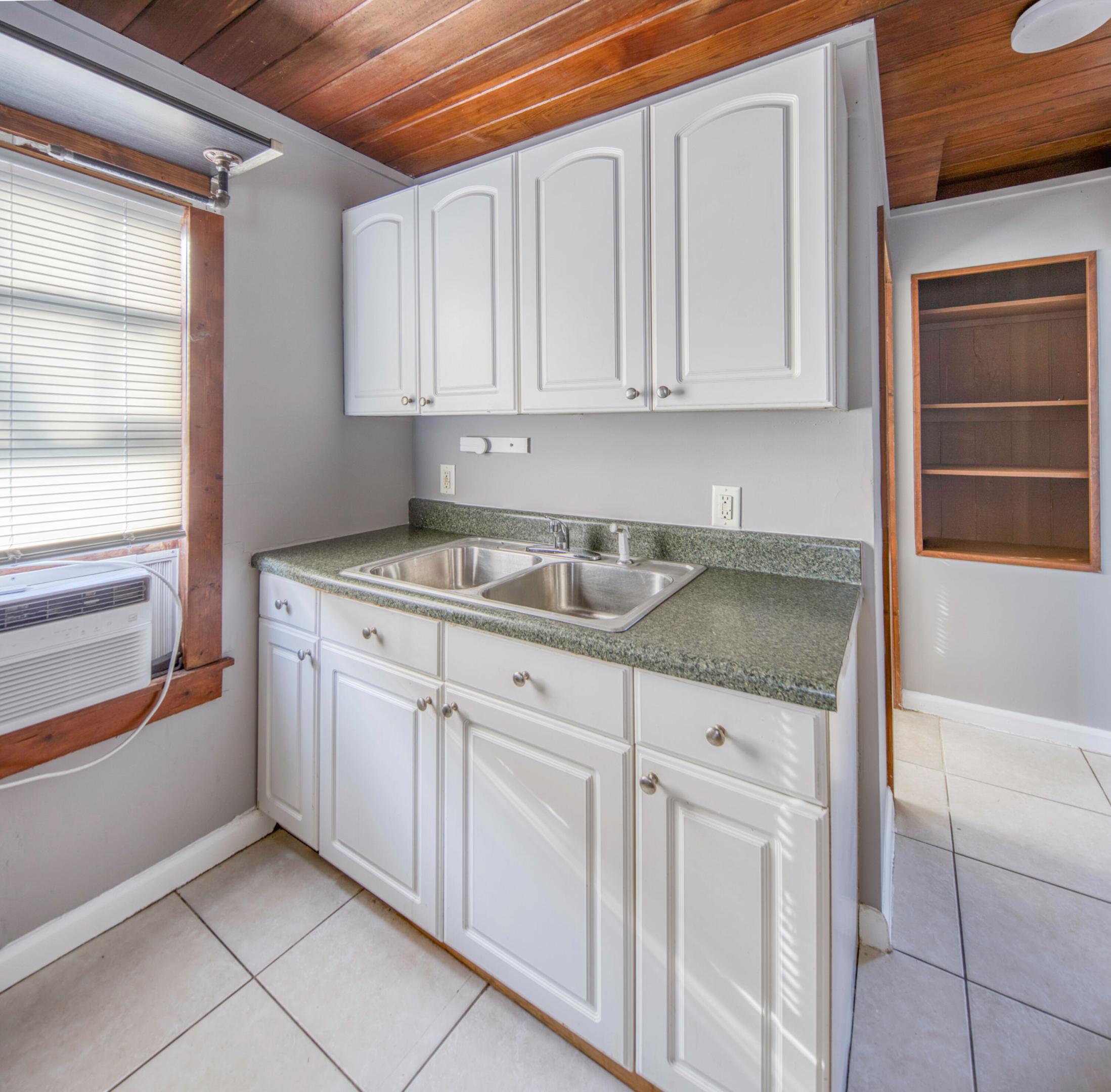 LAKE WORTH TOWN OF - Residential Lease