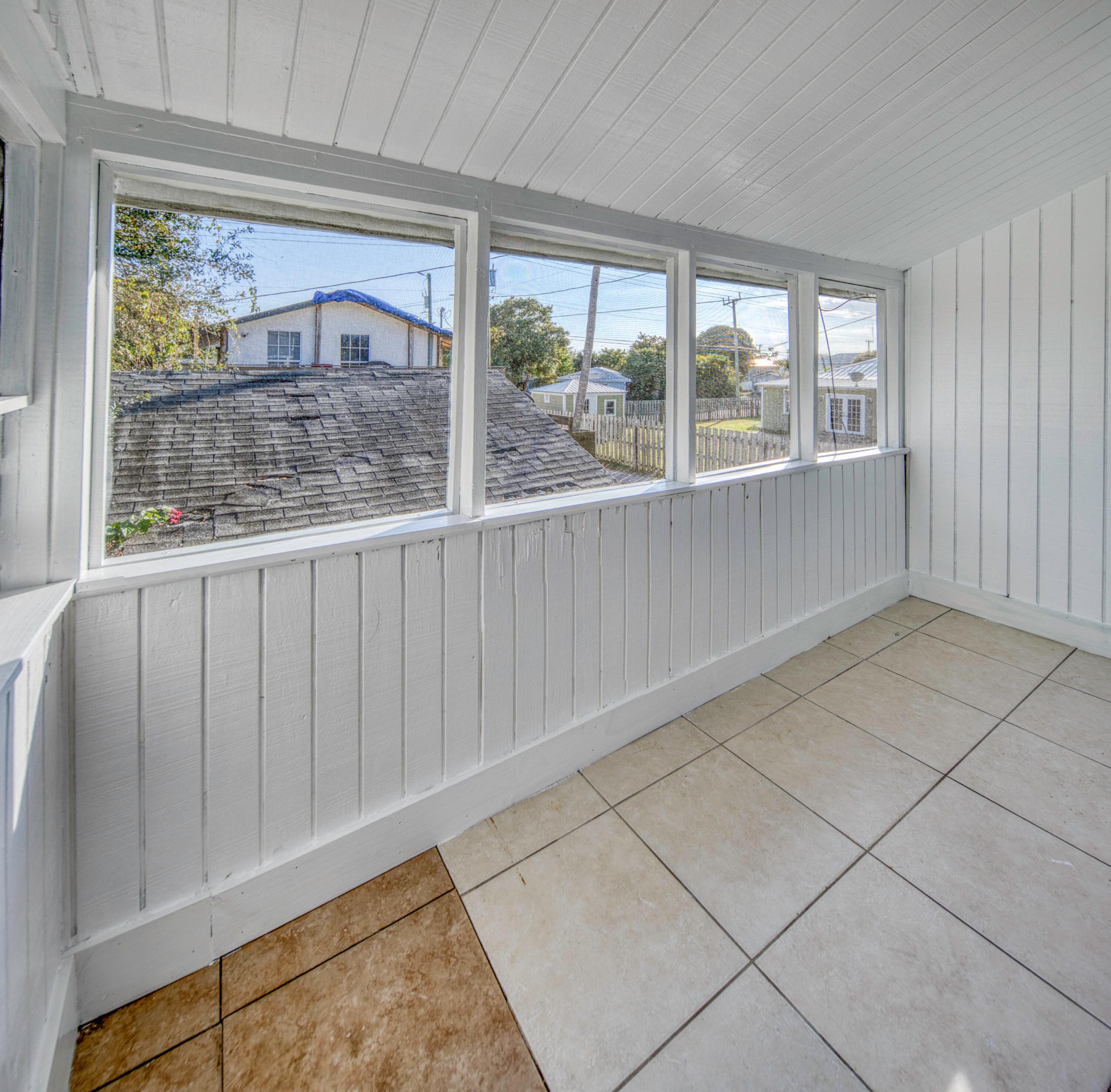 LAKE WORTH TOWN OF - Residential Lease