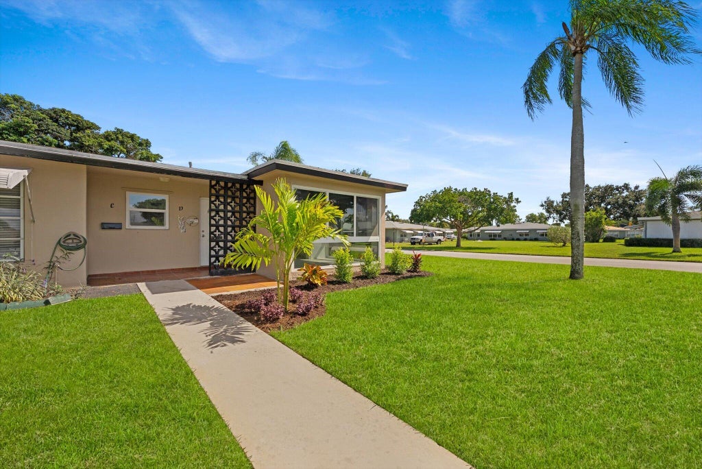 Photo of 875 North Drive #D, Delray Beach, FL 33445 (MLS # B26090990)