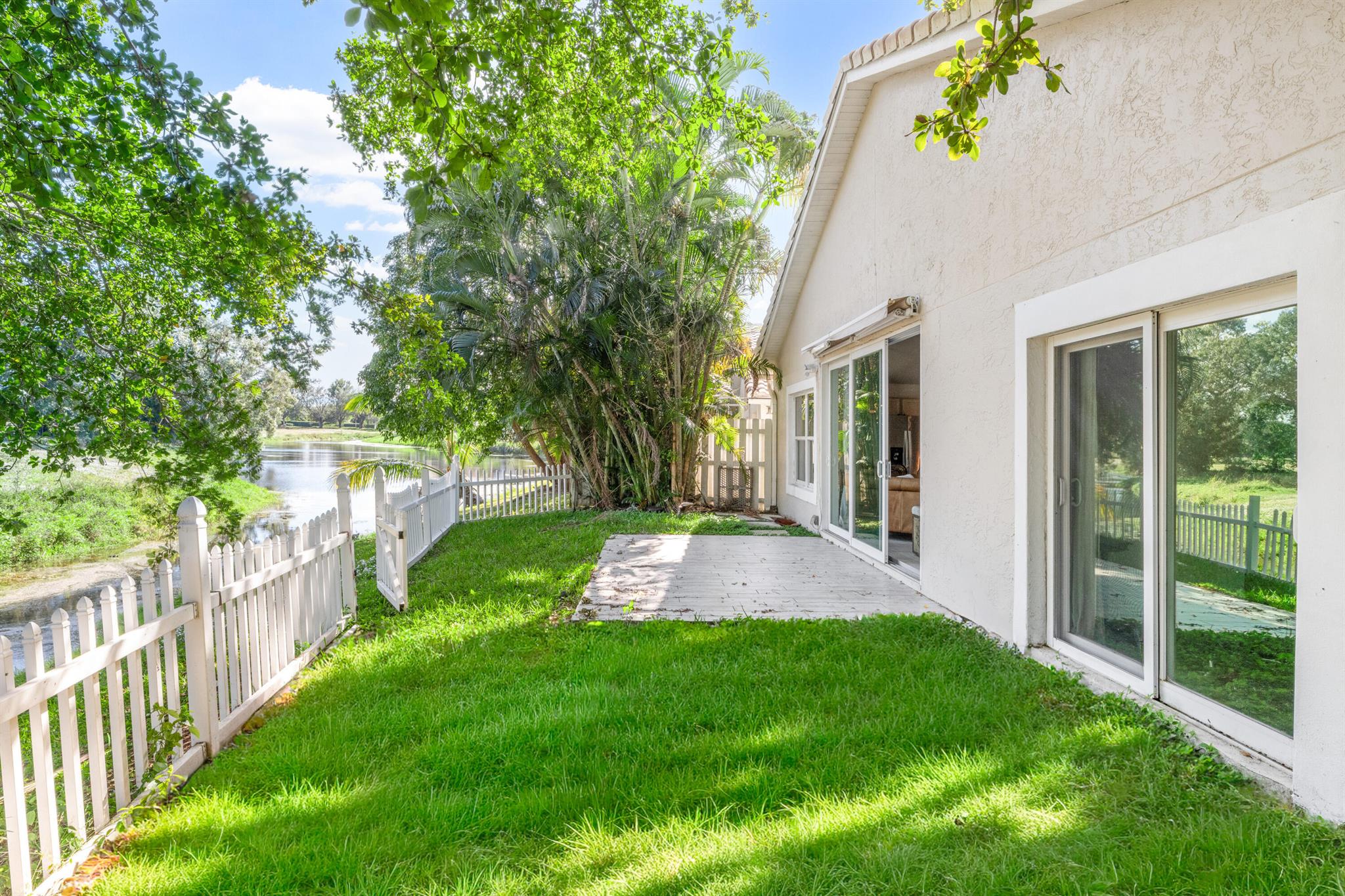 FAIRWAY COVE OF WELLINGTO - Residential