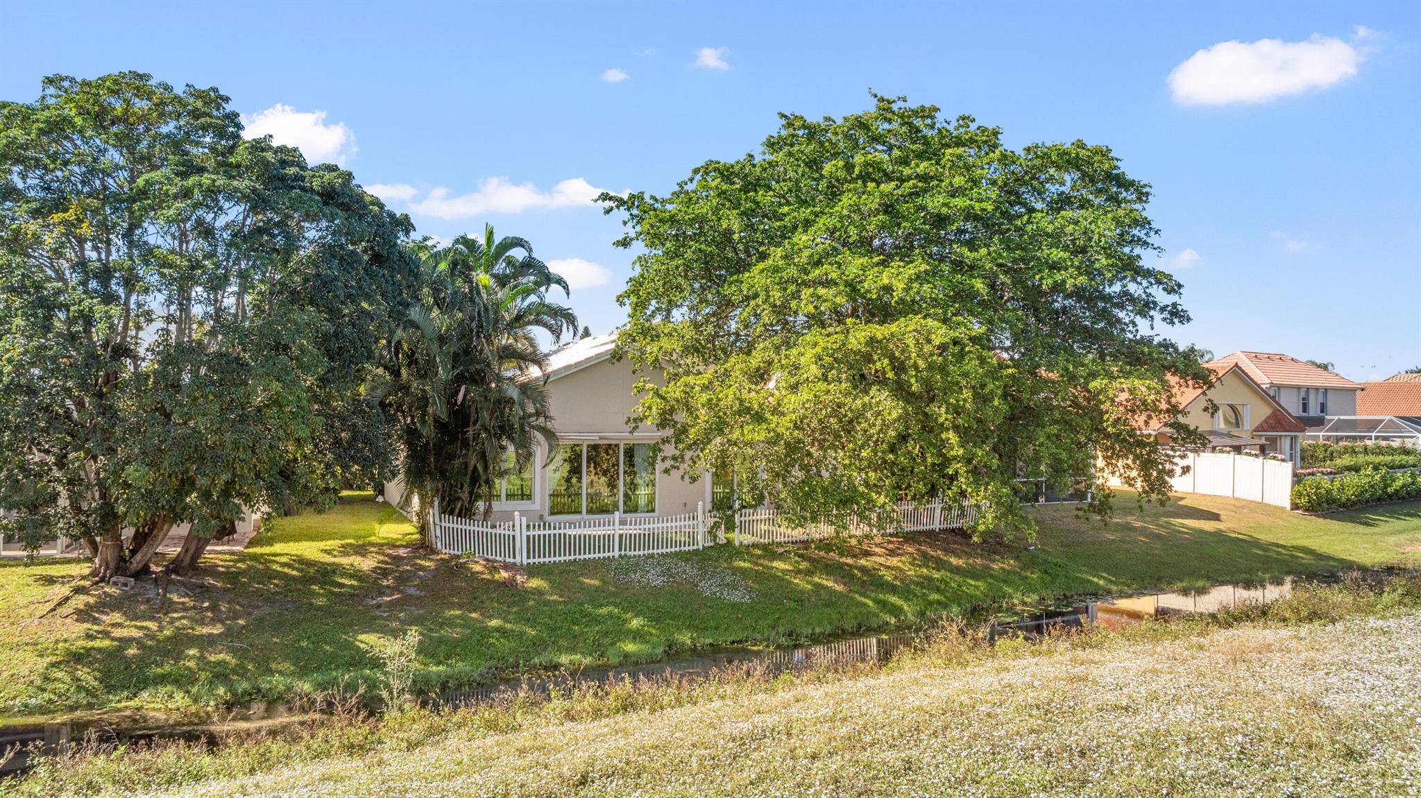 FAIRWAY COVE OF WELLINGTO - Residential