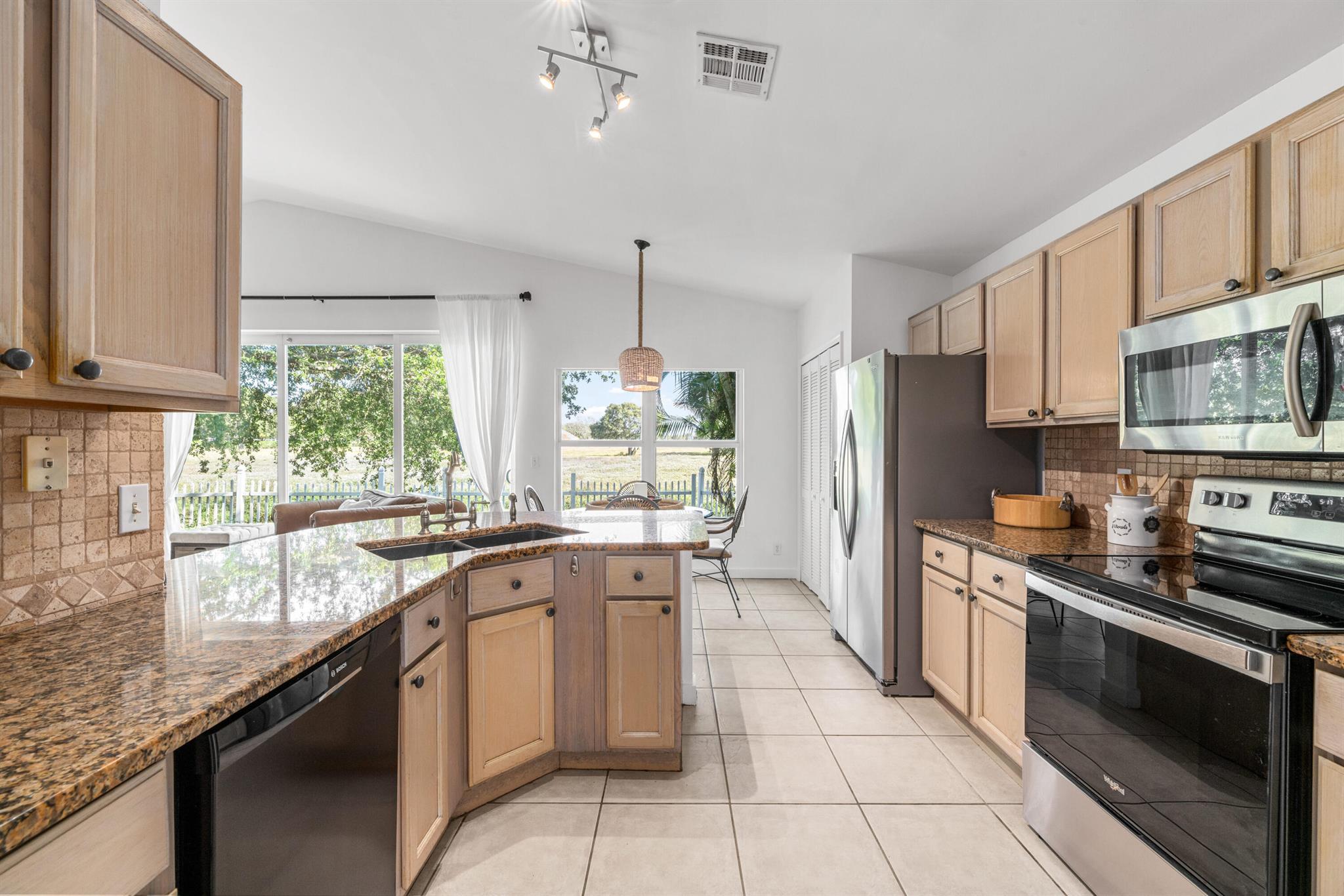 FAIRWAY COVE OF WELLINGTO - Residential