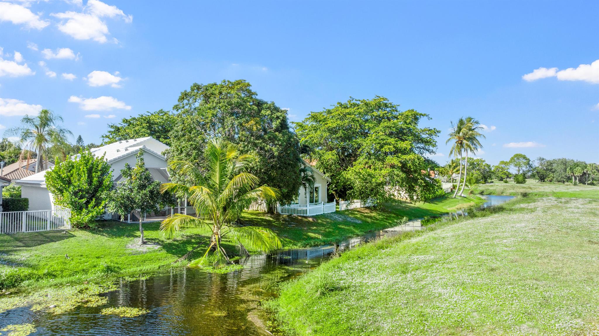 FAIRWAY COVE OF WELLINGTO - Residential