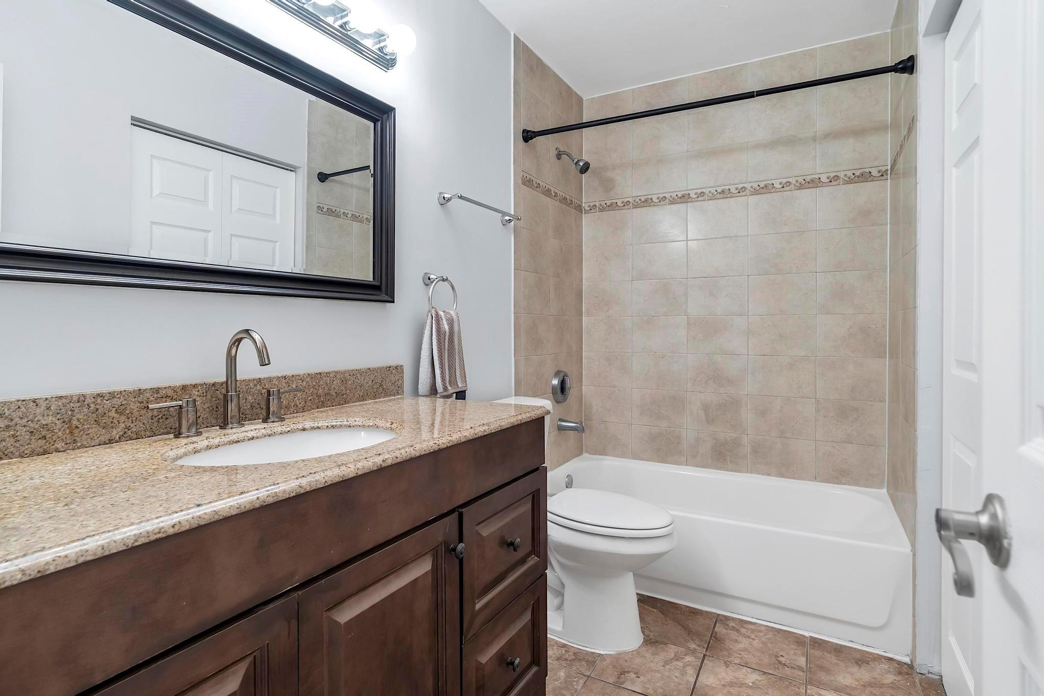 LA HACIENDA COUNTRY CLUB - Residential Lease