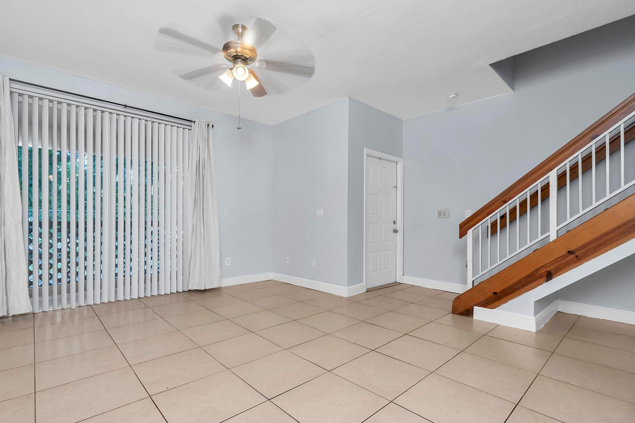 LA HACIENDA COUNTRY CLUB - Residential Lease