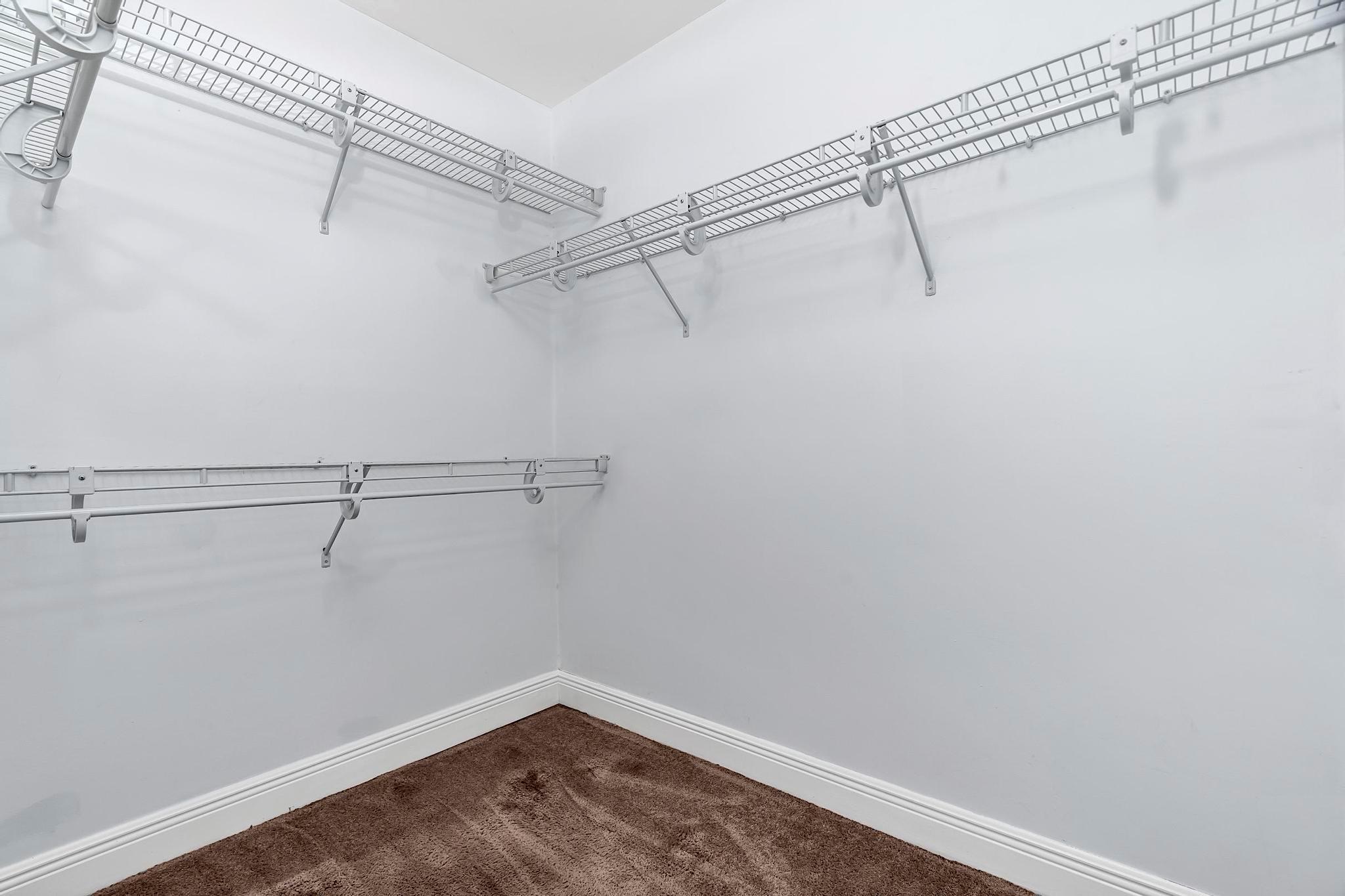 LA HACIENDA COUNTRY CLUB - Residential Lease