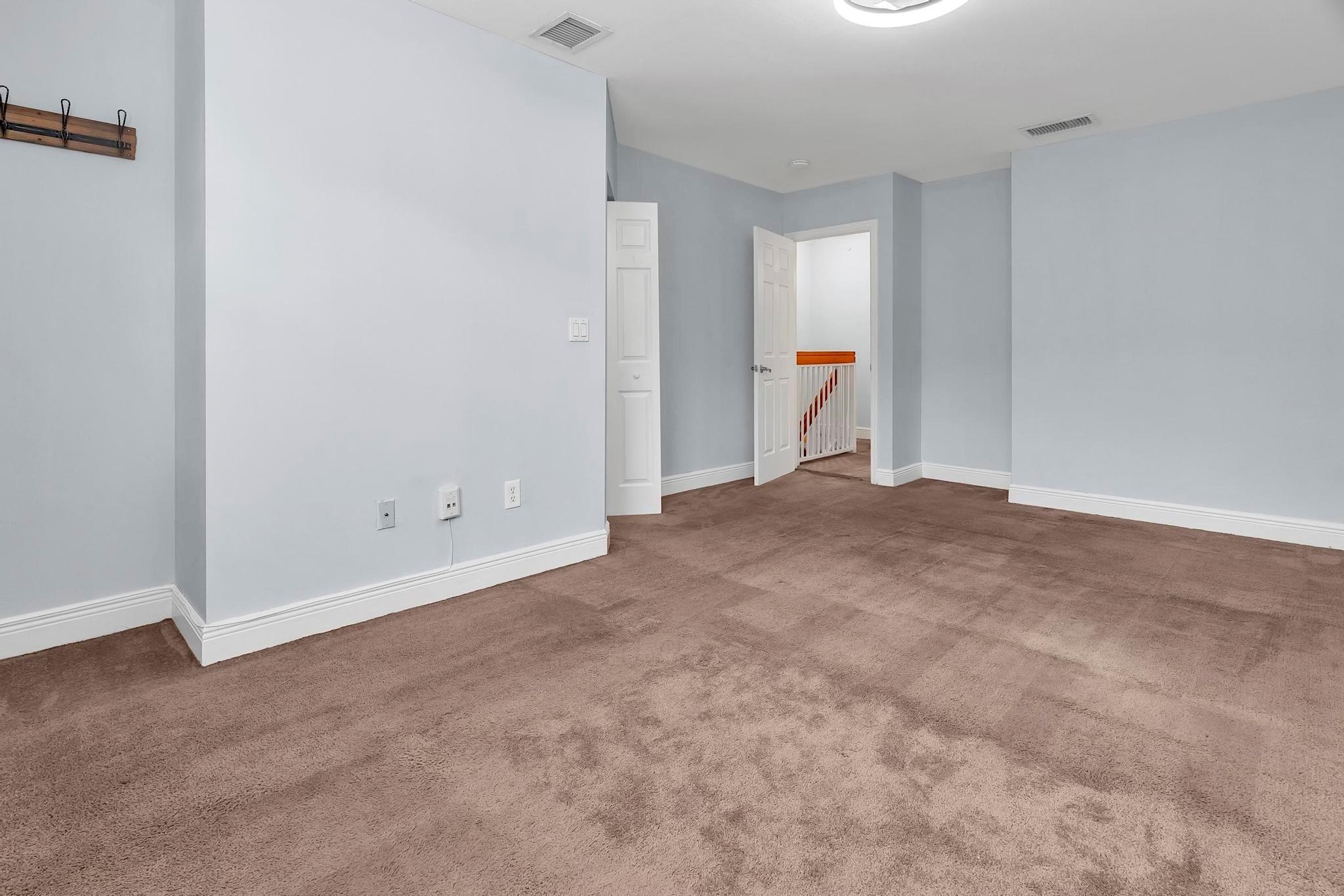 LA HACIENDA COUNTRY CLUB - Residential Lease