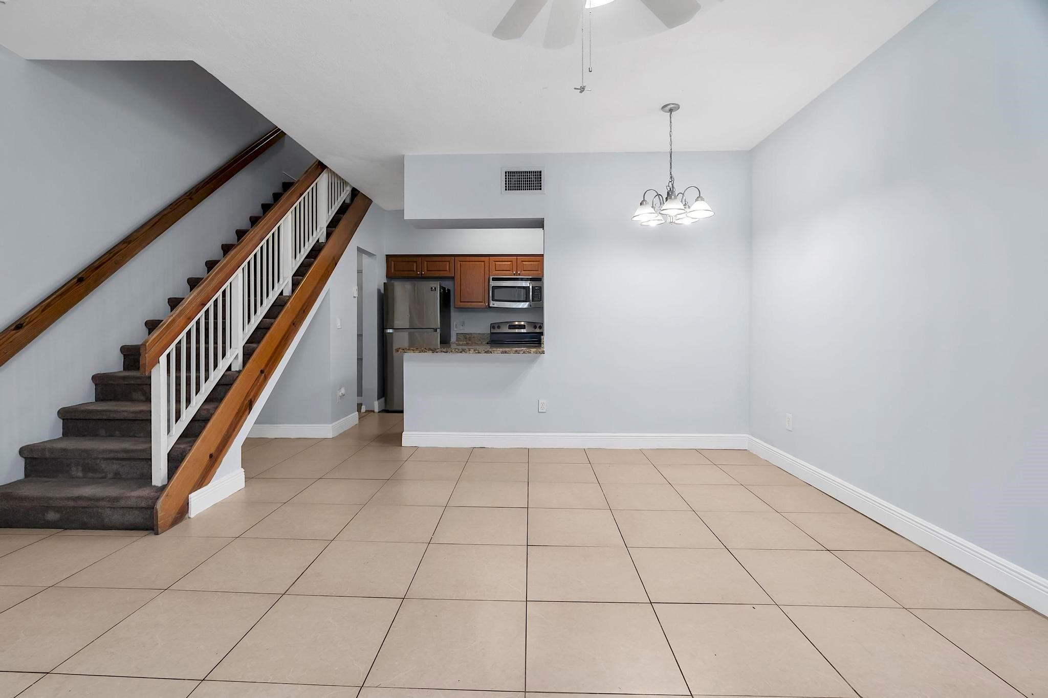 LA HACIENDA COUNTRY CLUB - Residential Lease