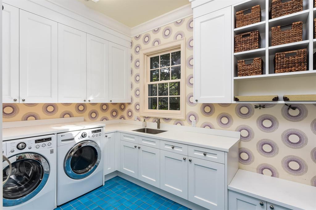 EL BRAVO PARK - Residential