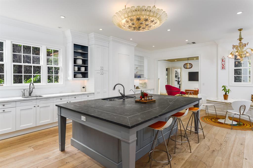 EL BRAVO PARK - Residential