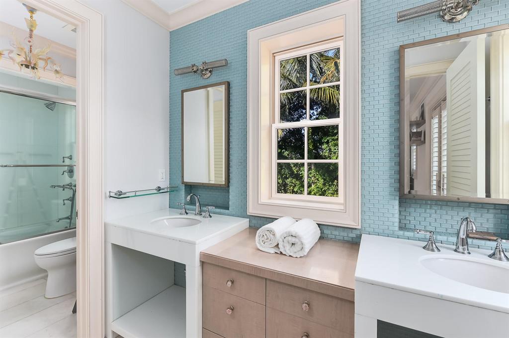 EL BRAVO PARK - Residential