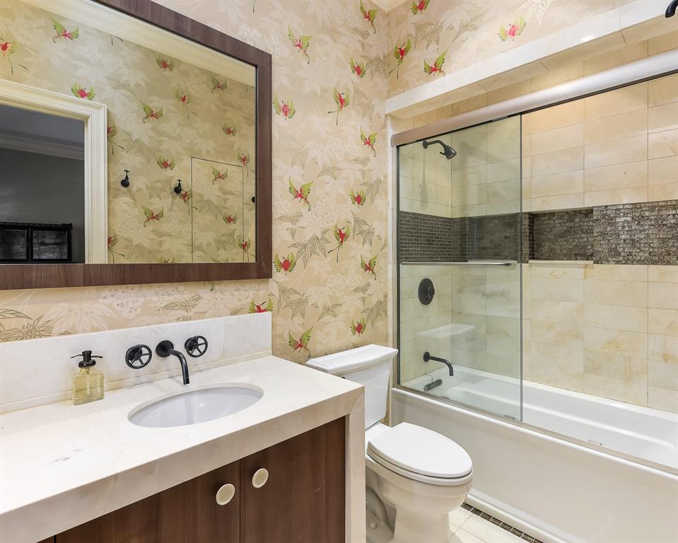 EL BRAVO PARK - Residential