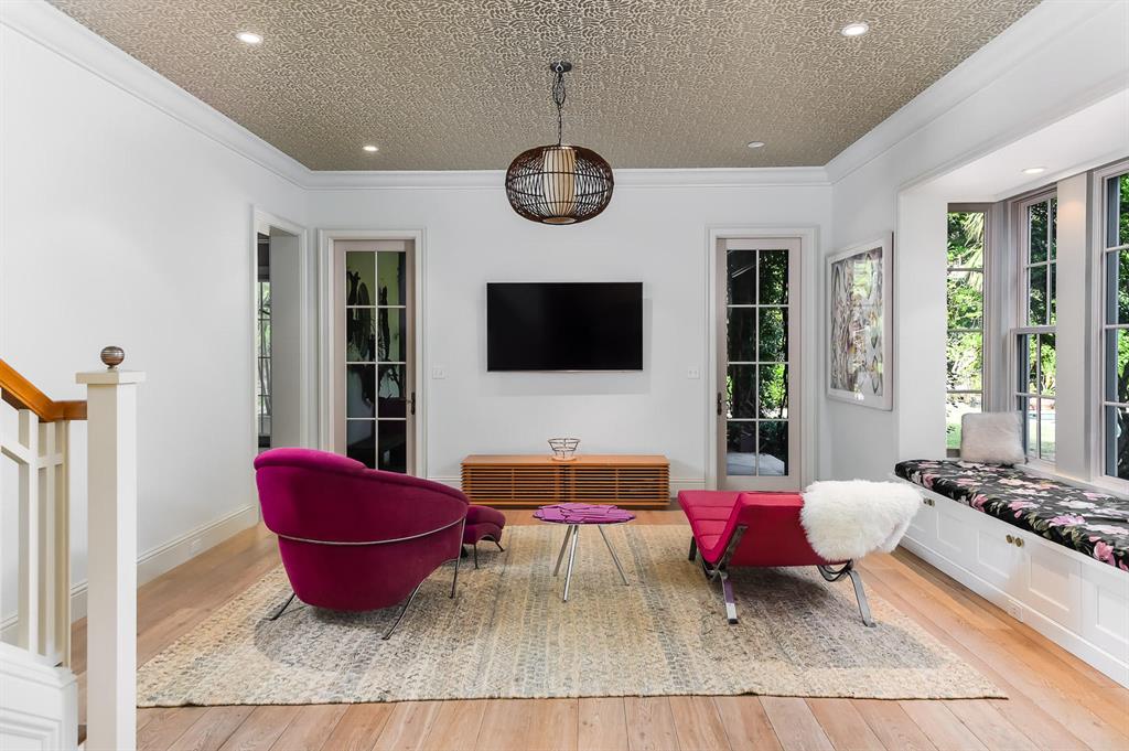 EL BRAVO PARK - Residential