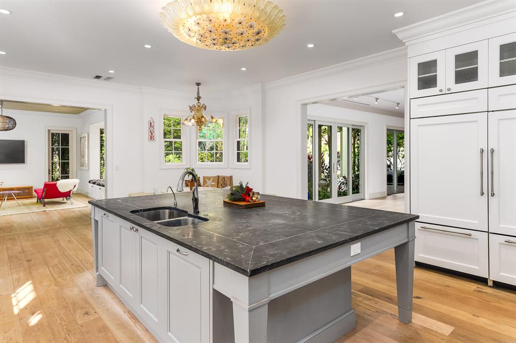 EL BRAVO PARK - Residential