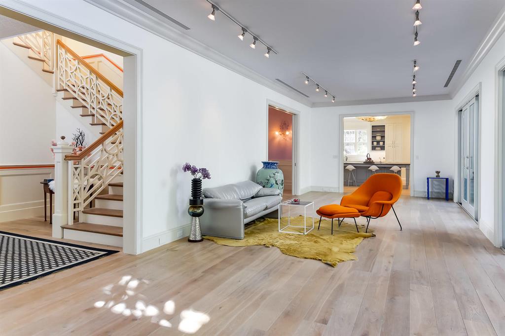 EL BRAVO PARK - Residential