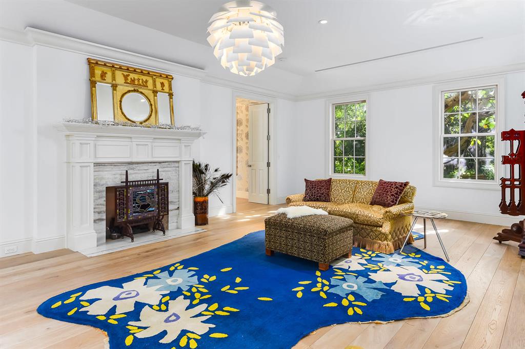 EL BRAVO PARK - Residential