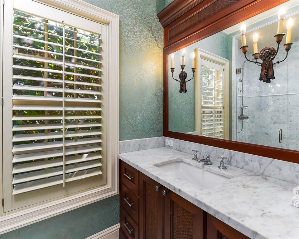 EL BRAVO PARK - Residential