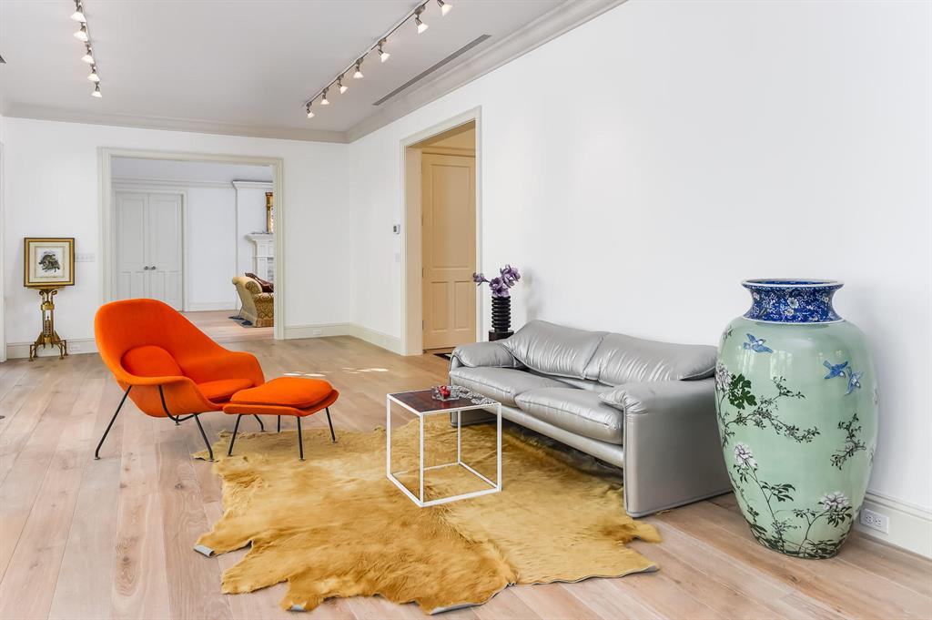 EL BRAVO PARK - Residential