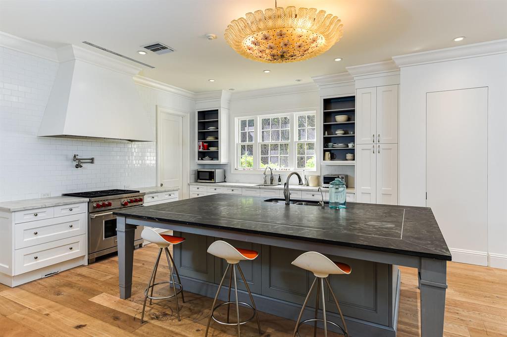 EL BRAVO PARK - Residential