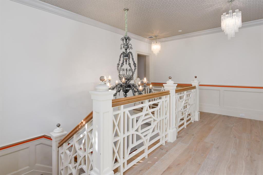 EL BRAVO PARK - Residential