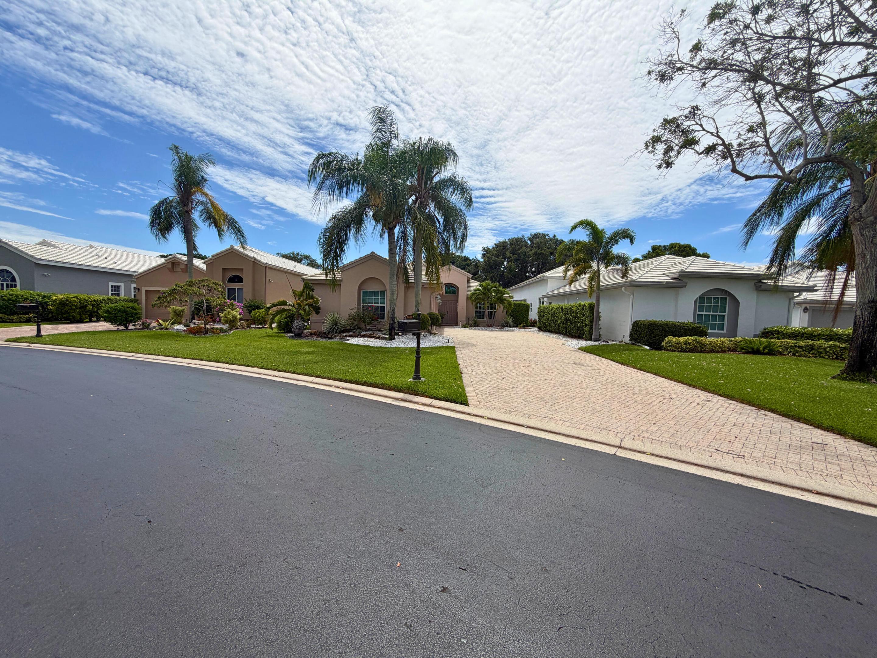 6429 Three Lakes