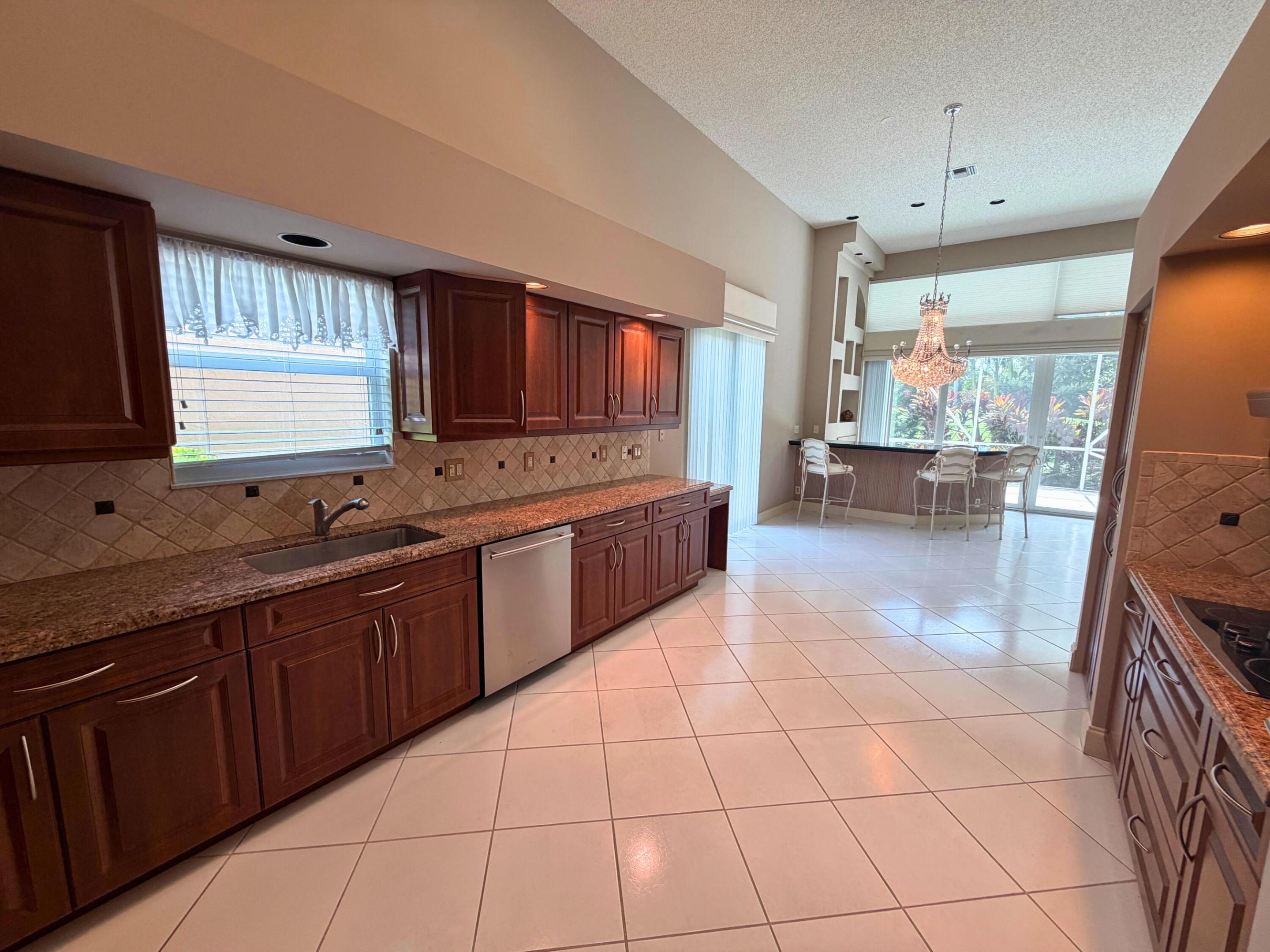 6429 Three Lakes