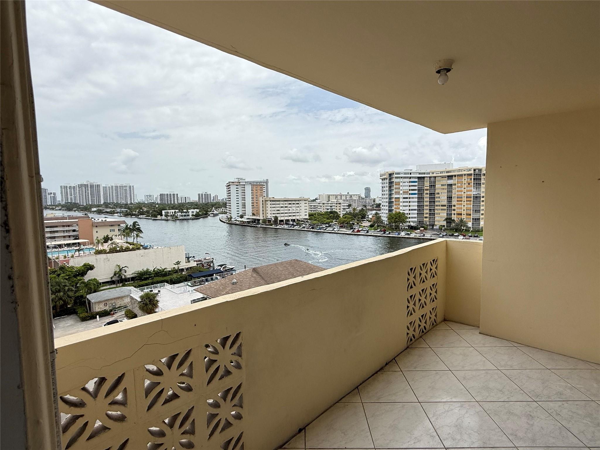 1833 S Ocean Dr 808