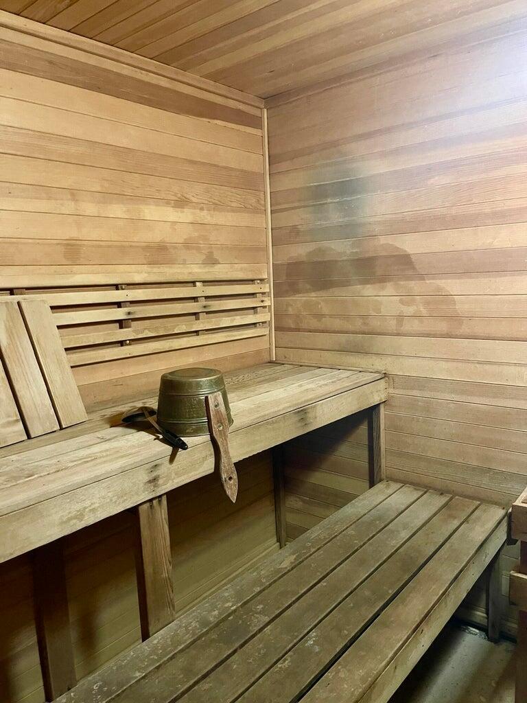 MURRY HILLS APT BLDG COND - Residential Lease