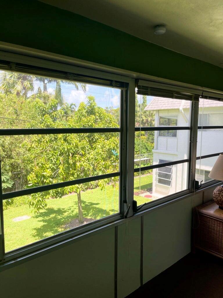 MURRY HILLS APT BLDG COND - Residential Lease