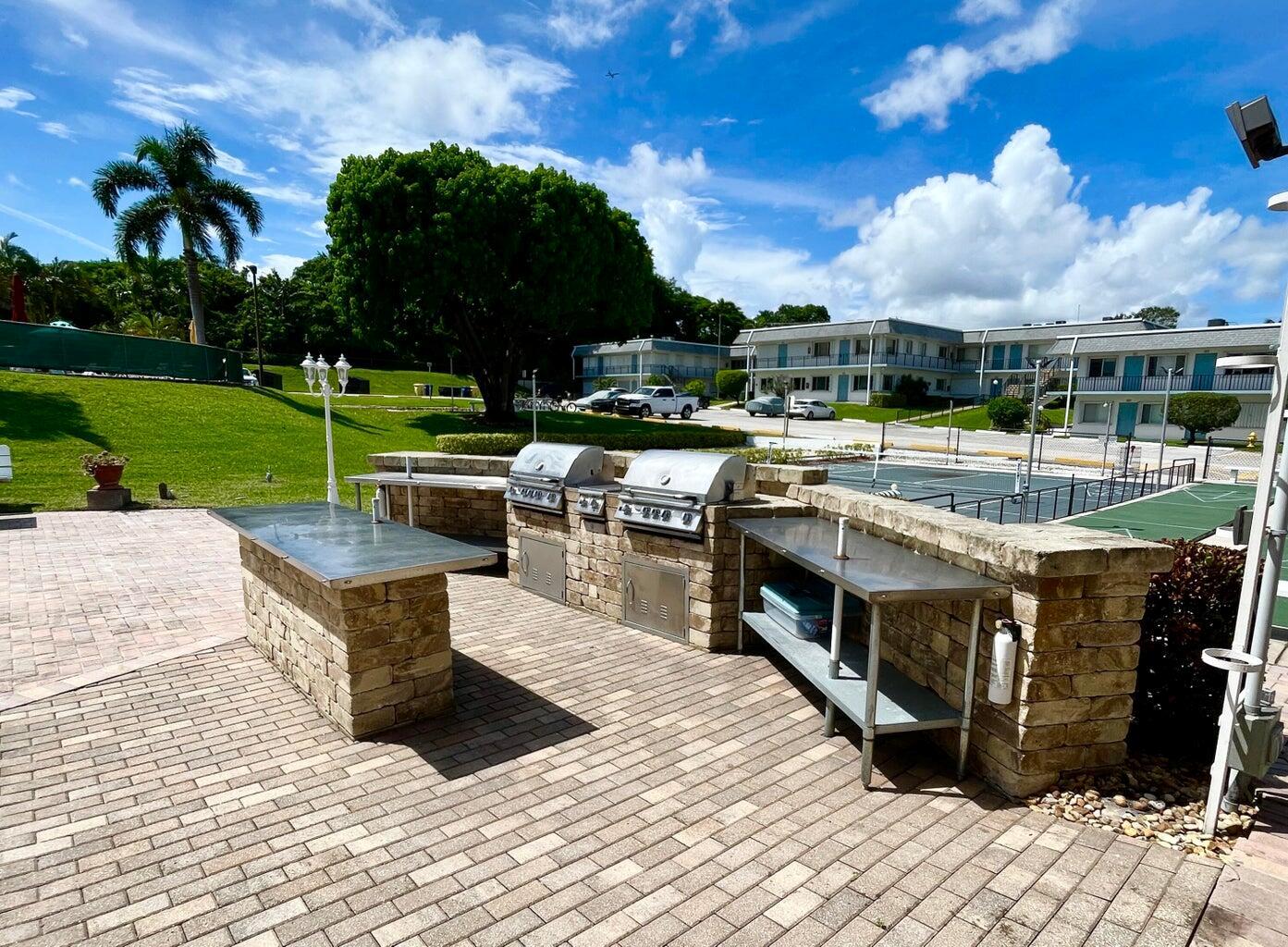 MURRY HILLS APT BLDG COND - Residential Lease