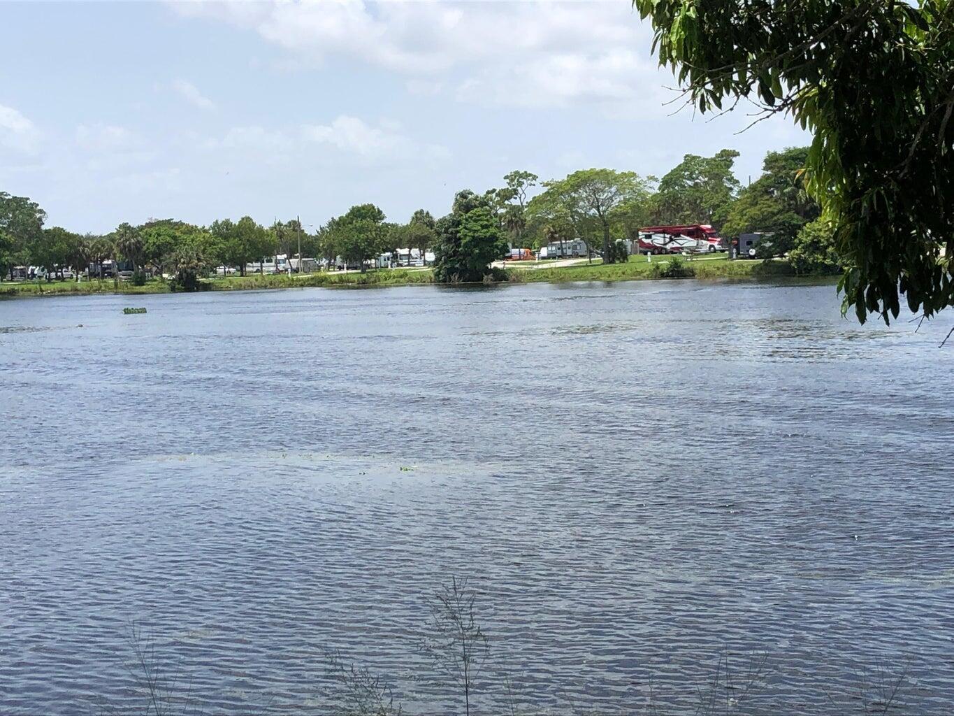 MURRY HILLS APT BLDG COND - Residential Lease