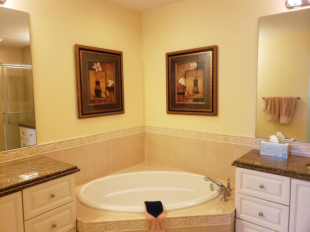 HARBOUR ISLE AT HUTCHINSON ISLAND WEST, A CONDOMIN - Residential Lease