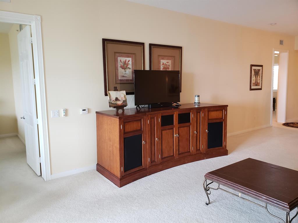 HARBOUR ISLE AT HUTCHINSON ISLAND WEST, A CONDOMIN - Residential Lease