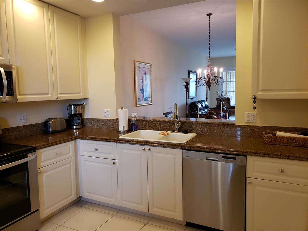 HARBOUR ISLE AT HUTCHINSON ISLAND WEST, A CONDOMIN - Residential Lease