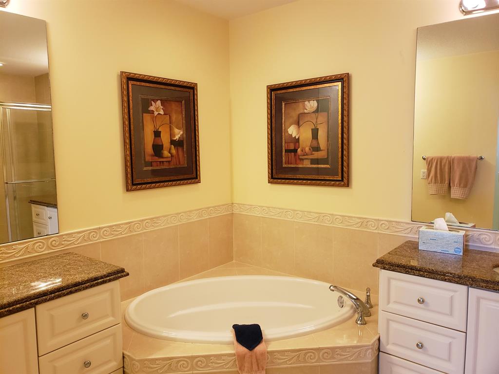 HARBOUR ISLE AT HUTCHINSON ISLAND WEST, A CONDOMIN - Residential Lease