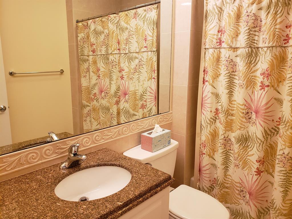 HARBOUR ISLE AT HUTCHINSON ISLAND WEST, A CONDOMIN - Residential Lease