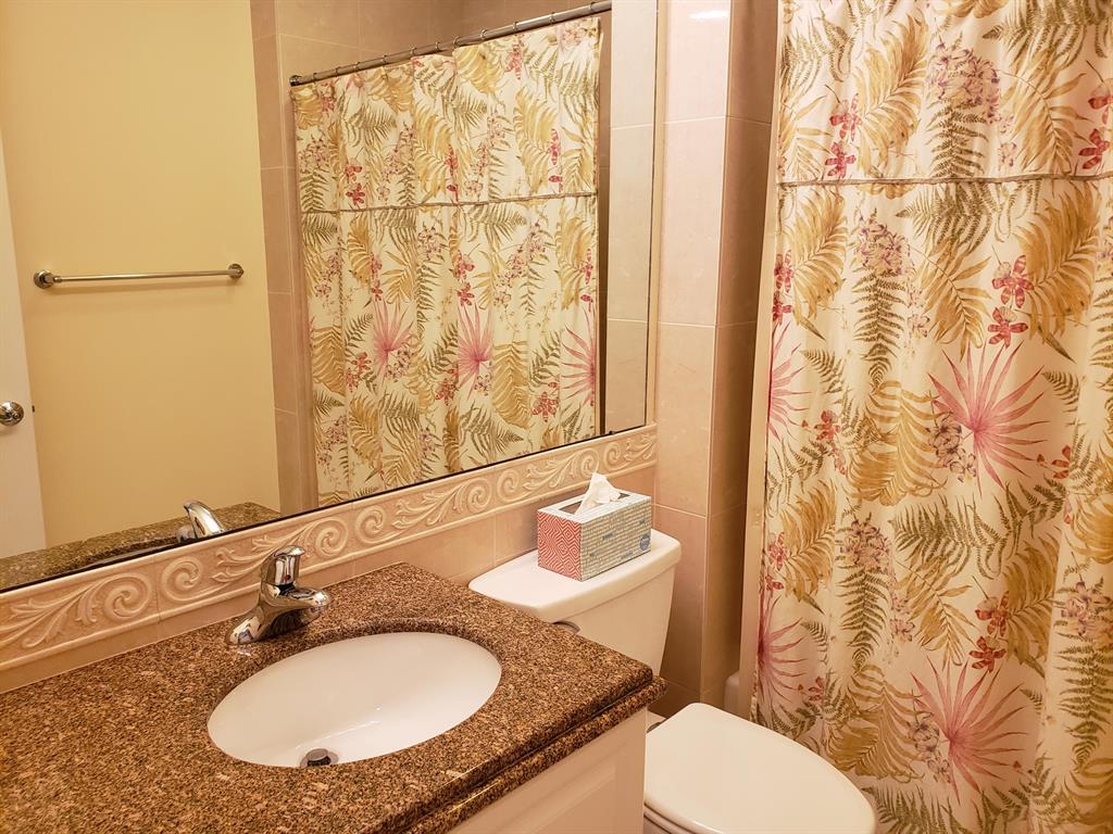 HARBOUR ISLE AT HUTCHINSON ISLAND WEST, A CONDOMIN - Residential Lease