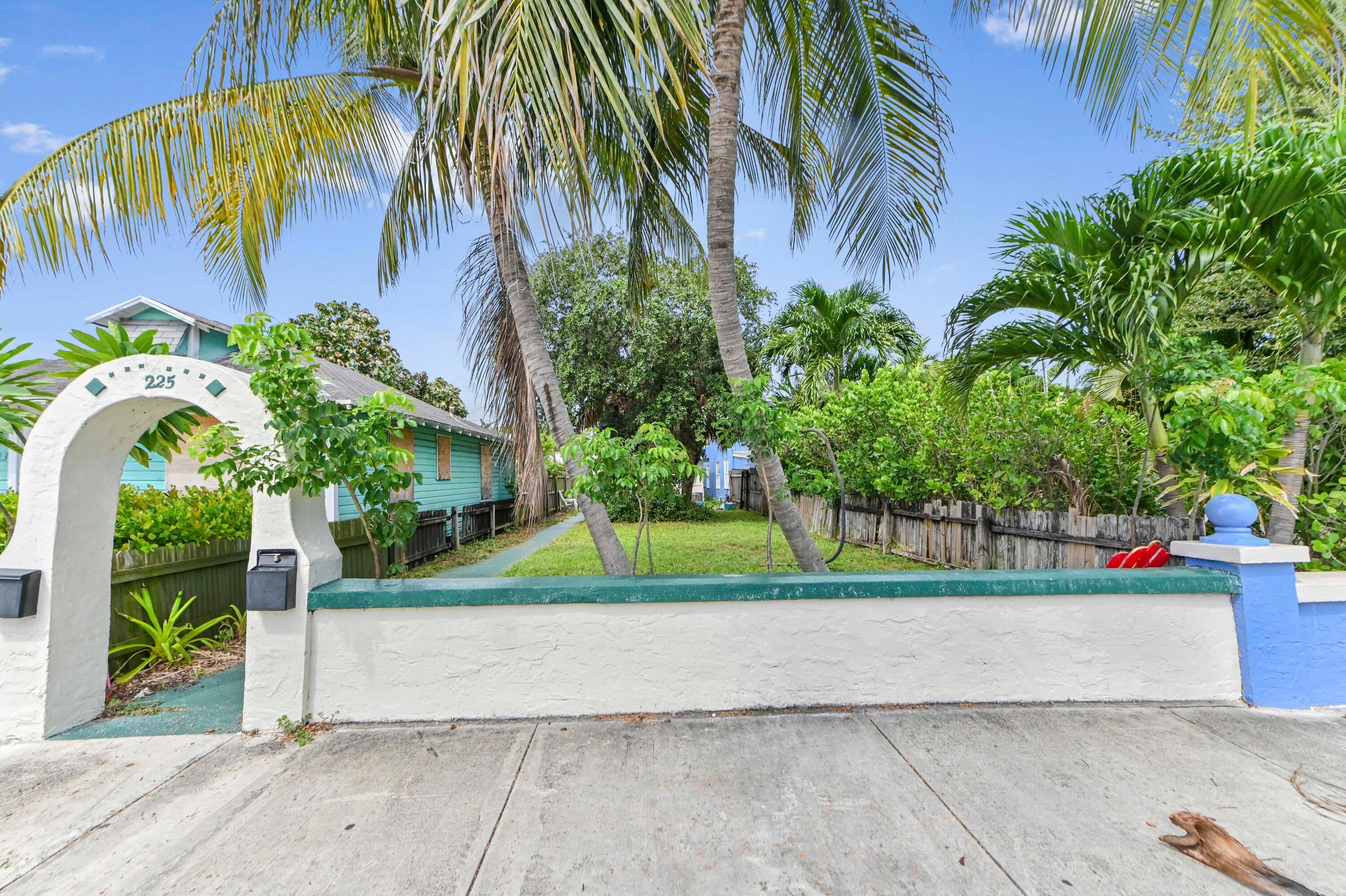 225 N M Street 1