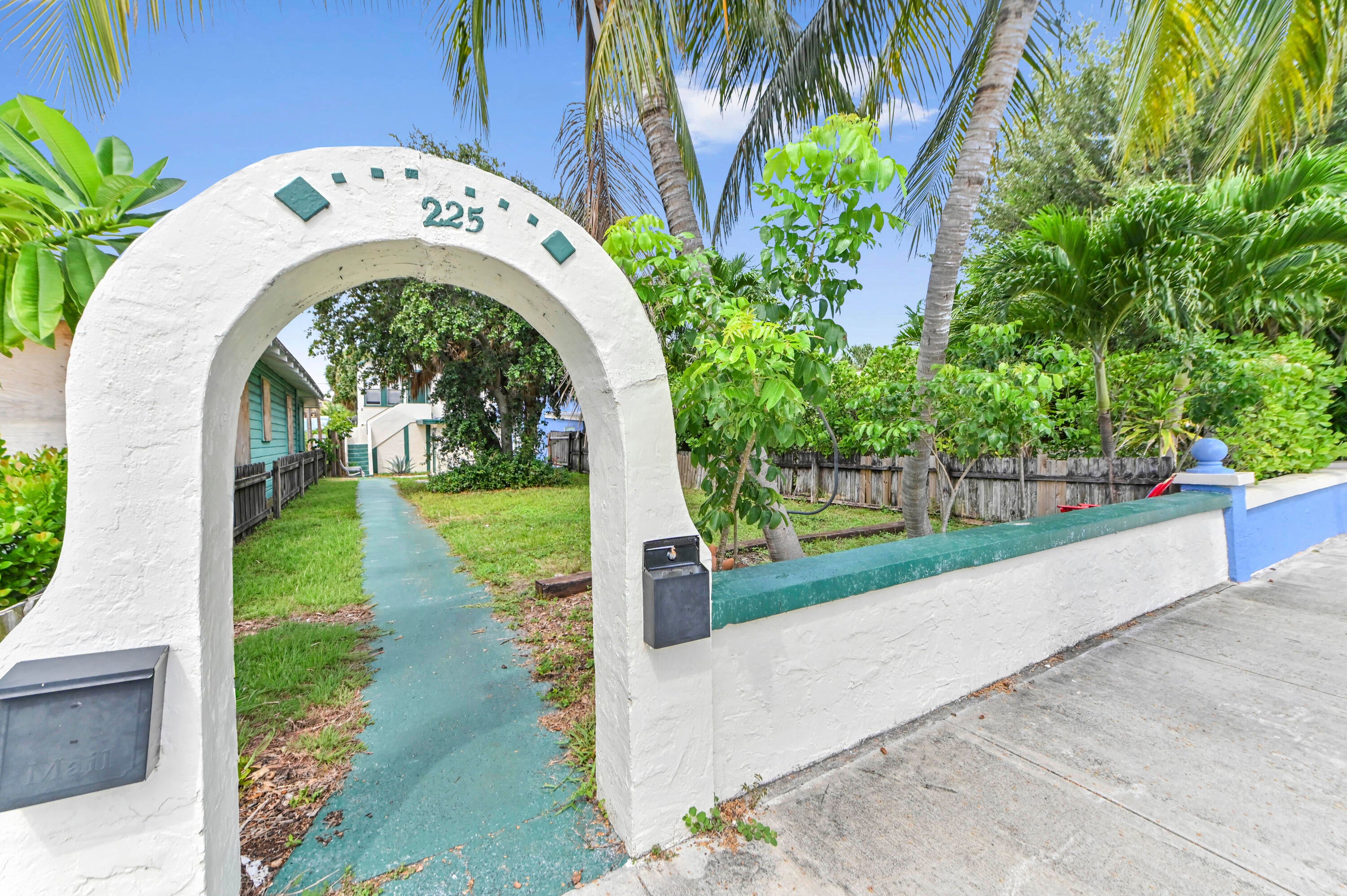 225 N M Street 1