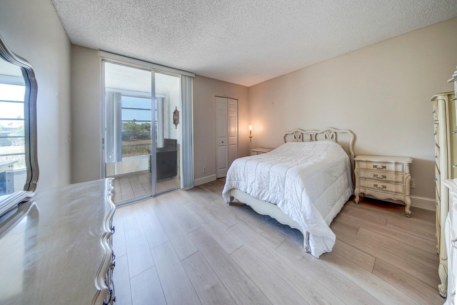 Palm Lakes - Residential