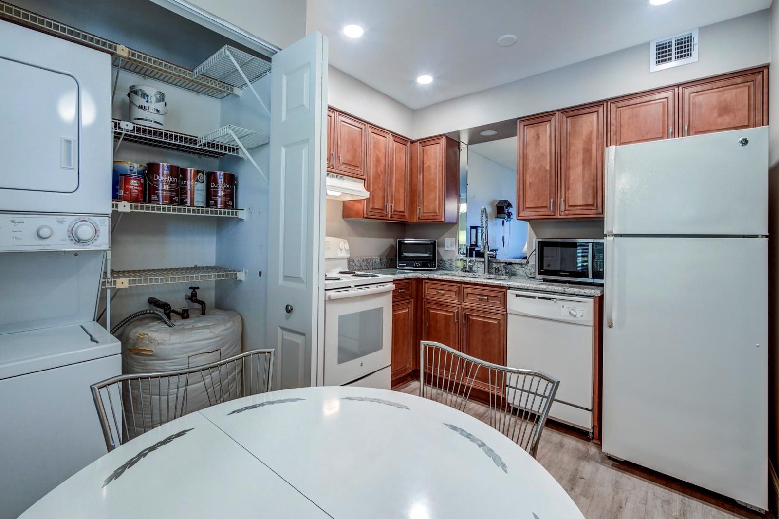 Palm Lakes - Residential